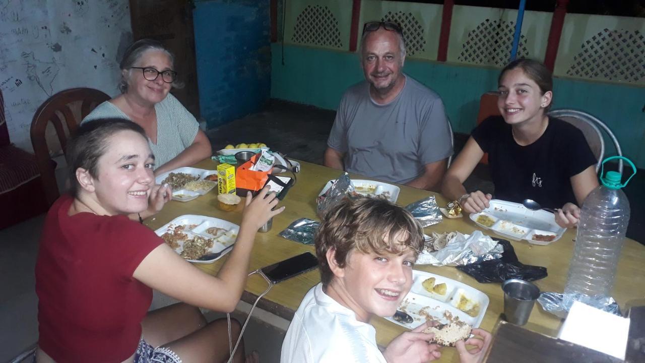 Superinn Home Stay& Guest House Агра Экстерьер фото